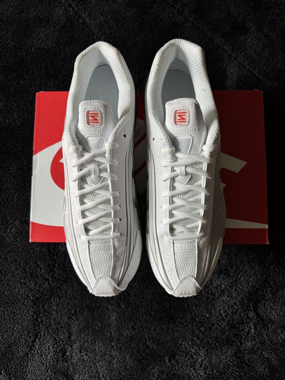 Nike Shox R4. White/Metallic Silver-White Mens Size 12.5 BRAND NEW NEVER WORN - Picture 3 of 6